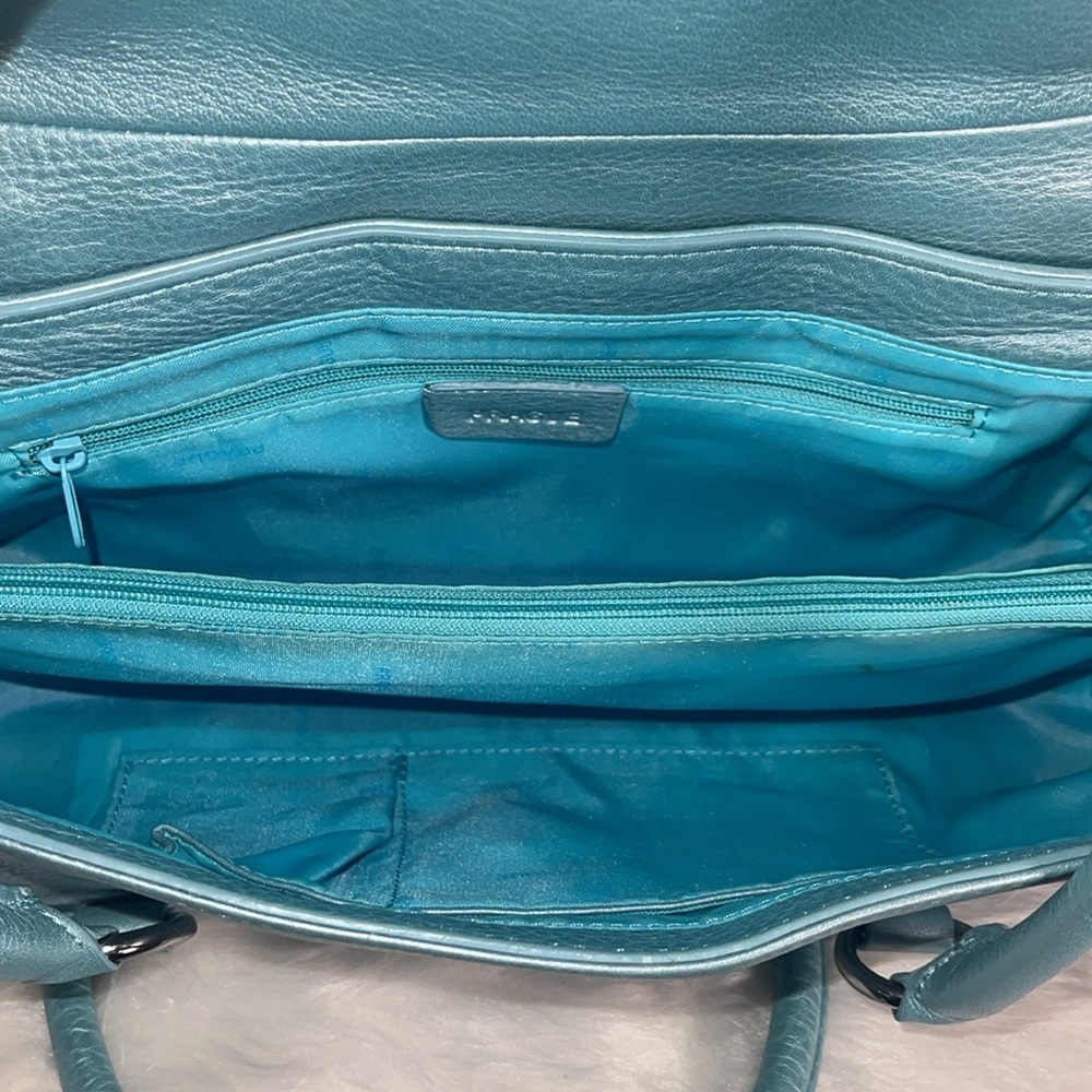 Prague Pearlized East west Pebble leather Handbag. - Picture 8 of 9